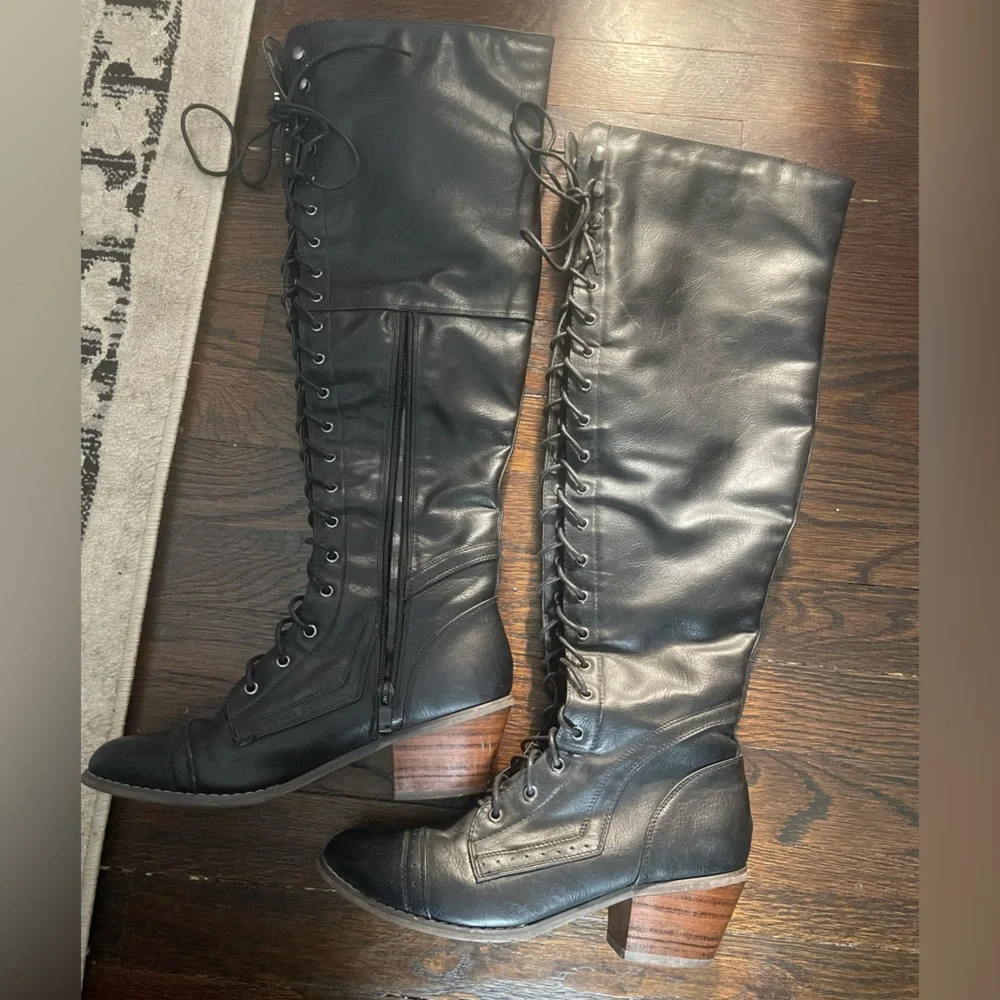 Knee high Black Lace Up Boots, warm fuzzy inside - Picture 9 of 16